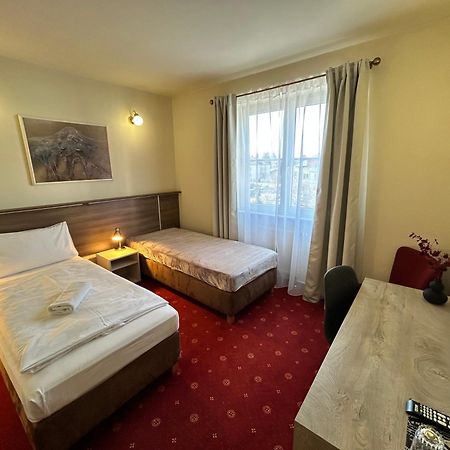 Hotel Brixen Гавличкув-Брод Экстерьер фото