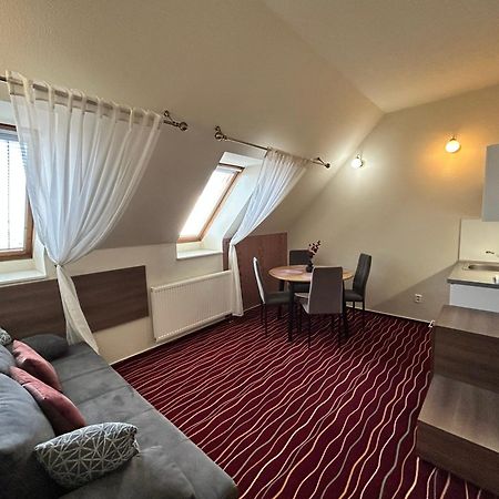 Hotel Brixen Гавличкув-Брод Экстерьер фото