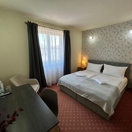 Hotel Brixen Гавличкув-Брод Экстерьер фото