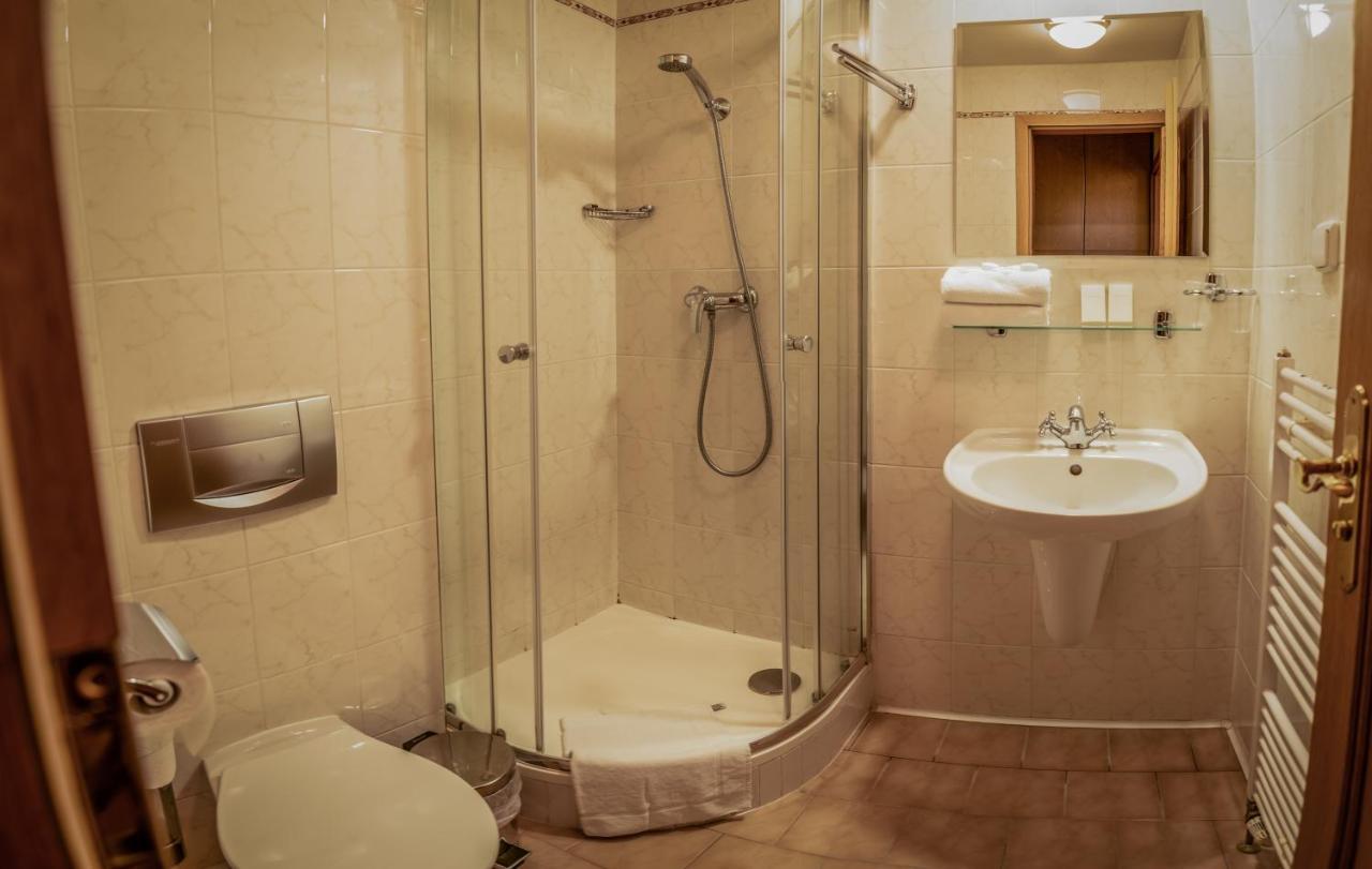 Hotel Brixen Гавличкув-Брод Экстерьер фото