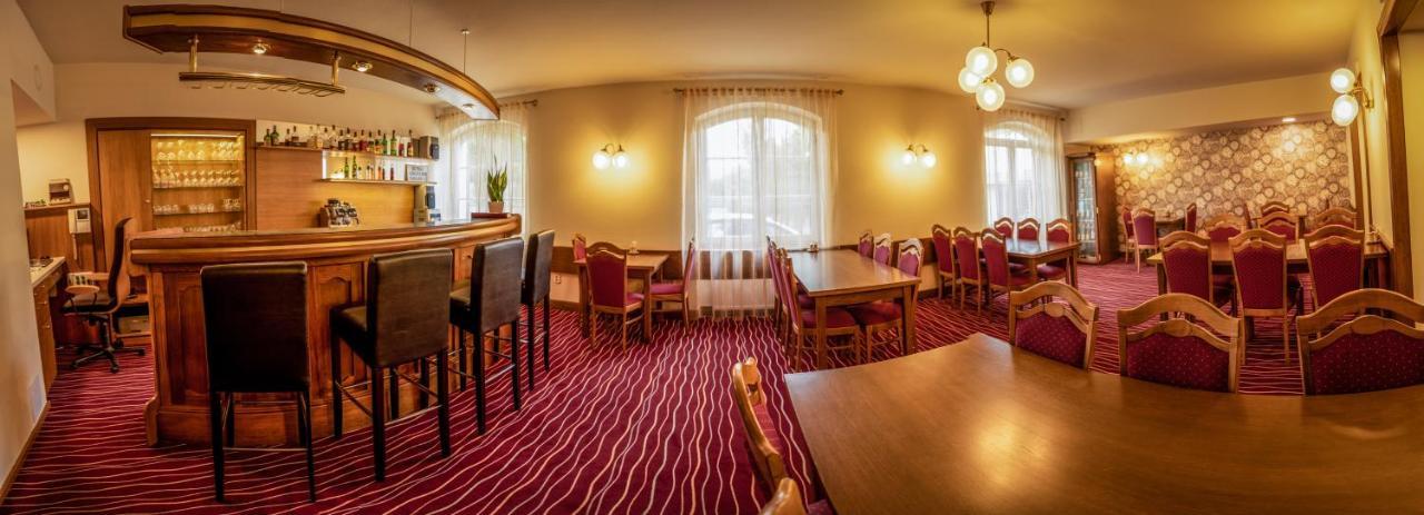 Hotel Brixen Гавличкув-Брод Экстерьер фото
