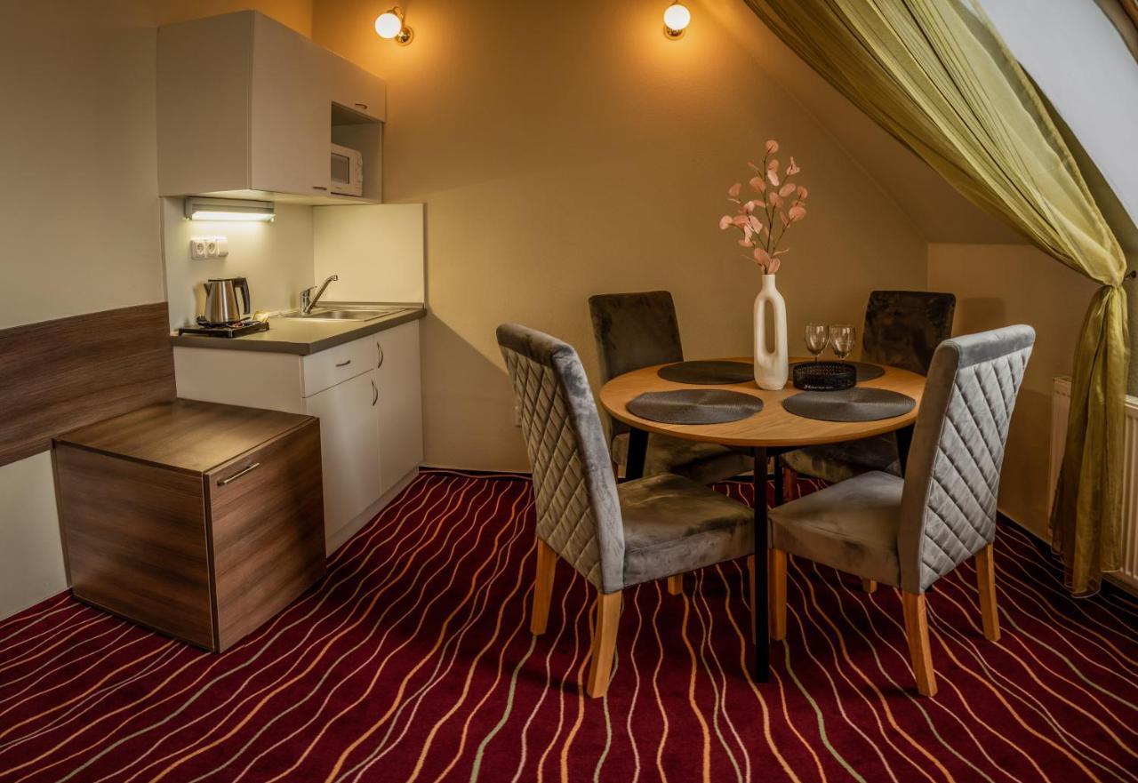 Hotel Brixen Гавличкув-Брод Экстерьер фото