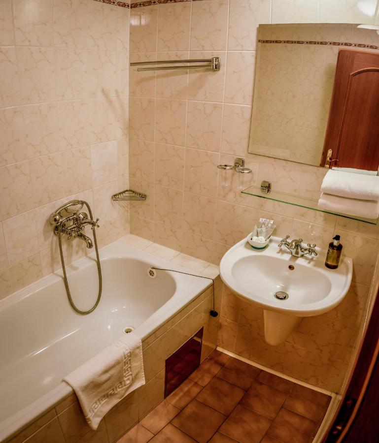 Hotel Brixen Гавличкув-Брод Экстерьер фото