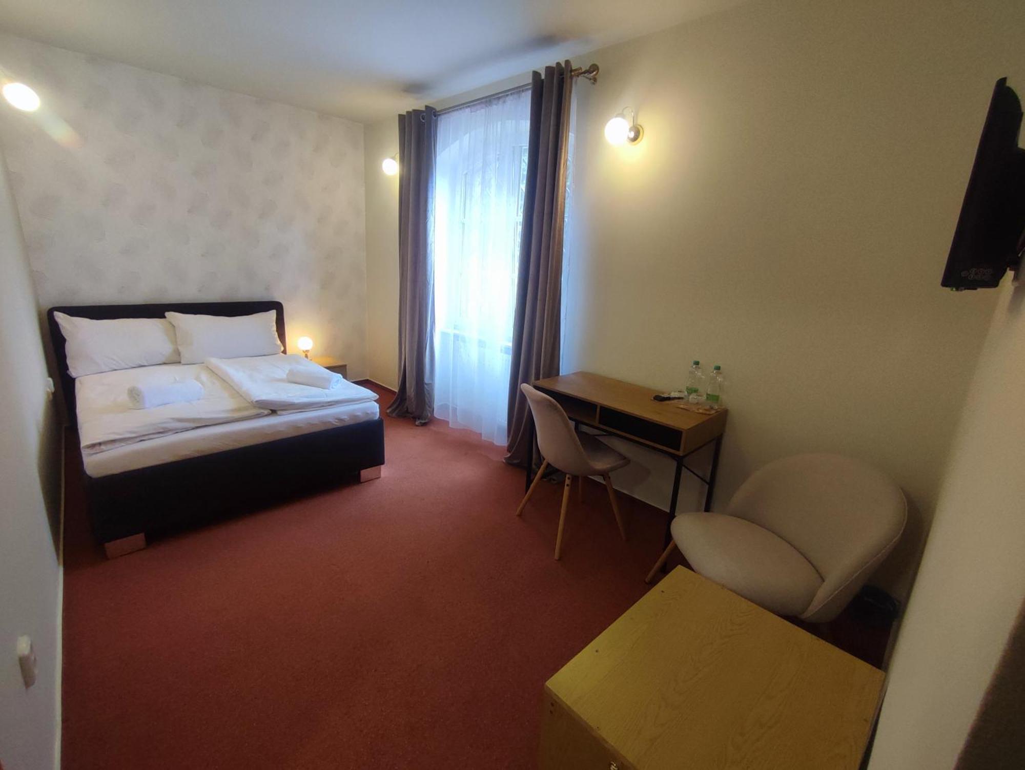 Hotel Brixen Гавличкув-Брод Экстерьер фото