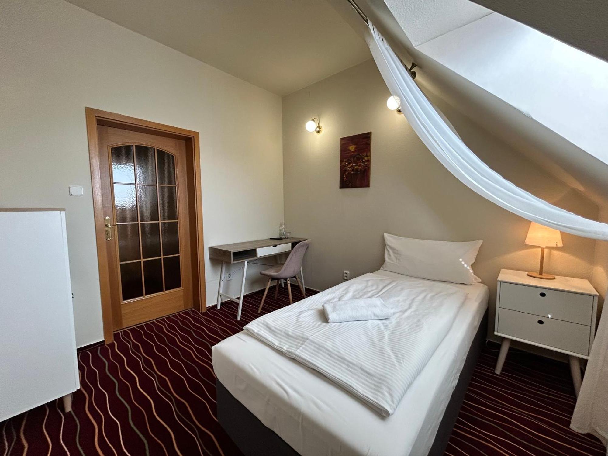 Hotel Brixen Гавличкув-Брод Экстерьер фото
