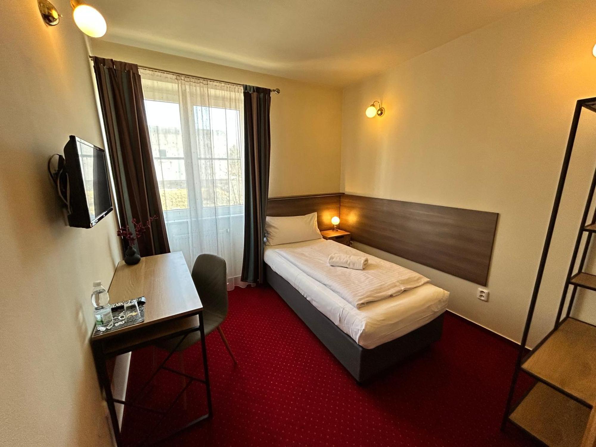Hotel Brixen Гавличкув-Брод Экстерьер фото